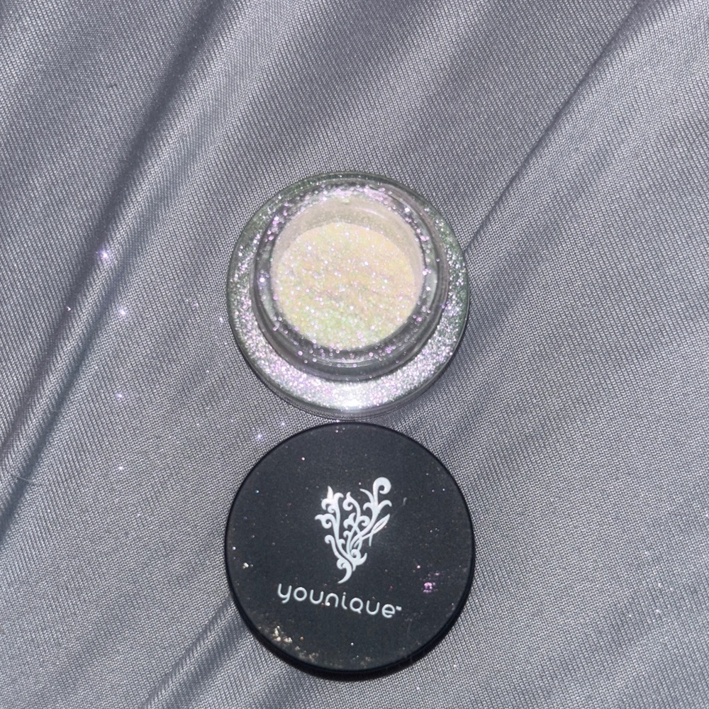 Younique Shimmer Eyeshadow - Iridescent Silver